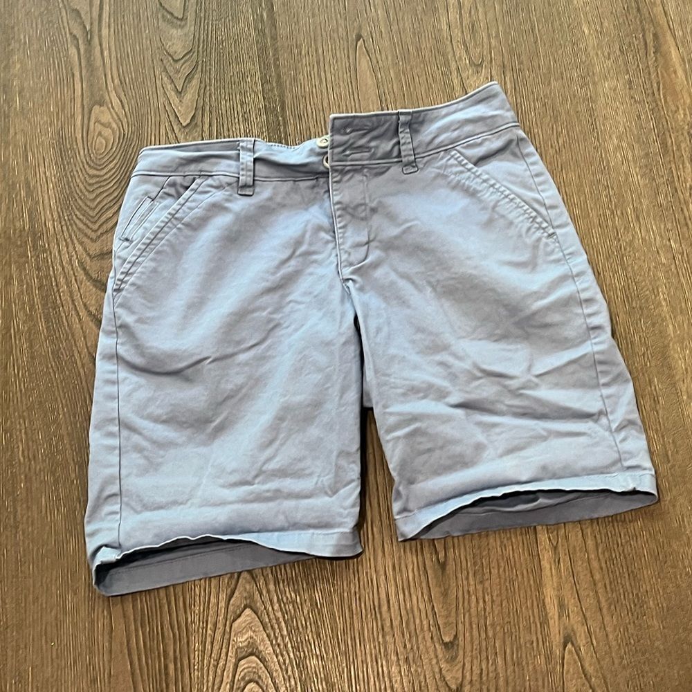 Lee Women’s Chino Bermuda Straight fitShorts Cotton Light Blue Size 6 Medium